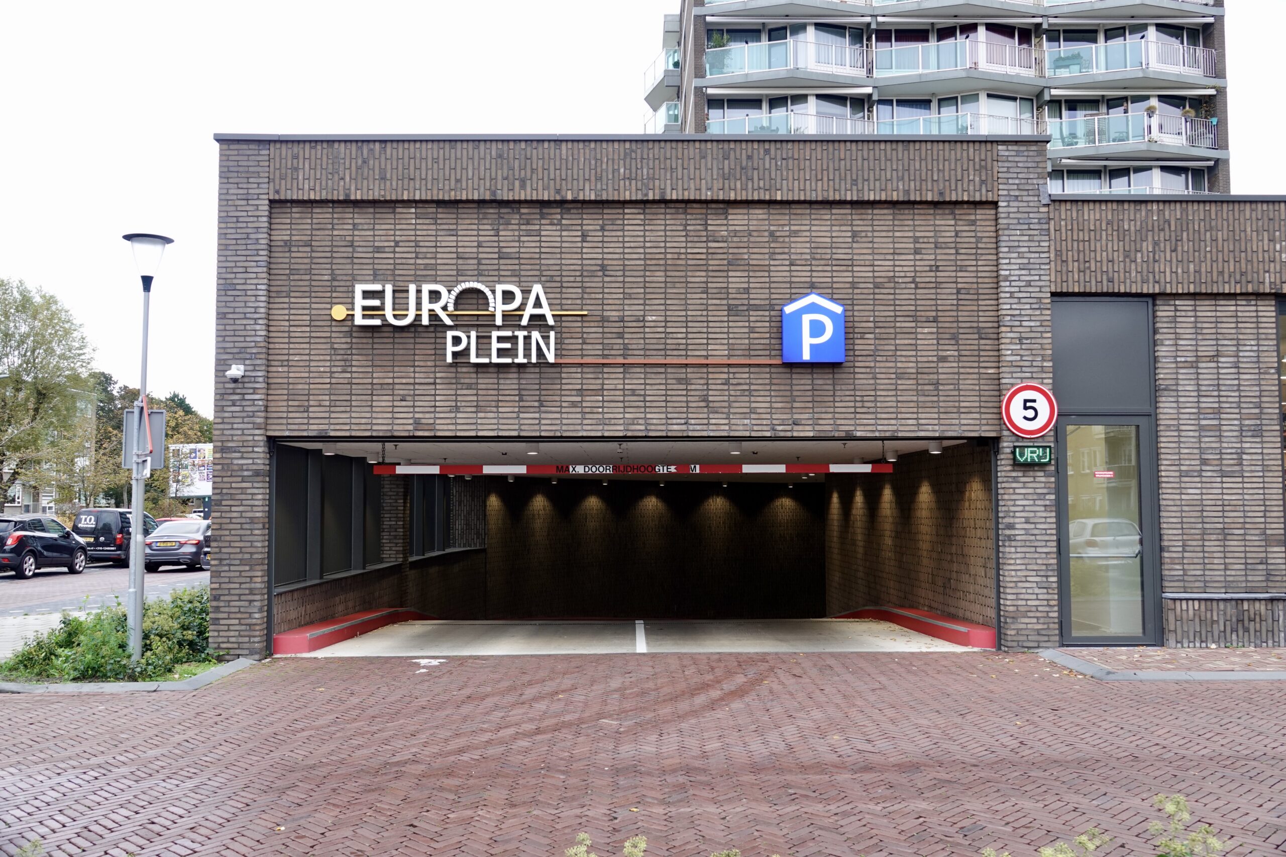 Enscape_2020-04-21-15-08-47_Aprt entrance